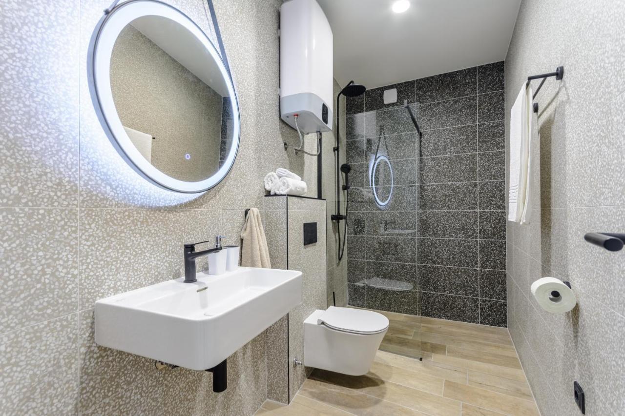 Dora Rooms And Studios Sutivan Dış mekan fotoğraf